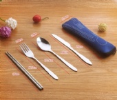 cutlery set with chop sticks